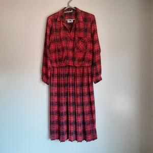 Excellent 1970s Vintage Pleated Accordion Swing Maxi Dress in Coral/Black color